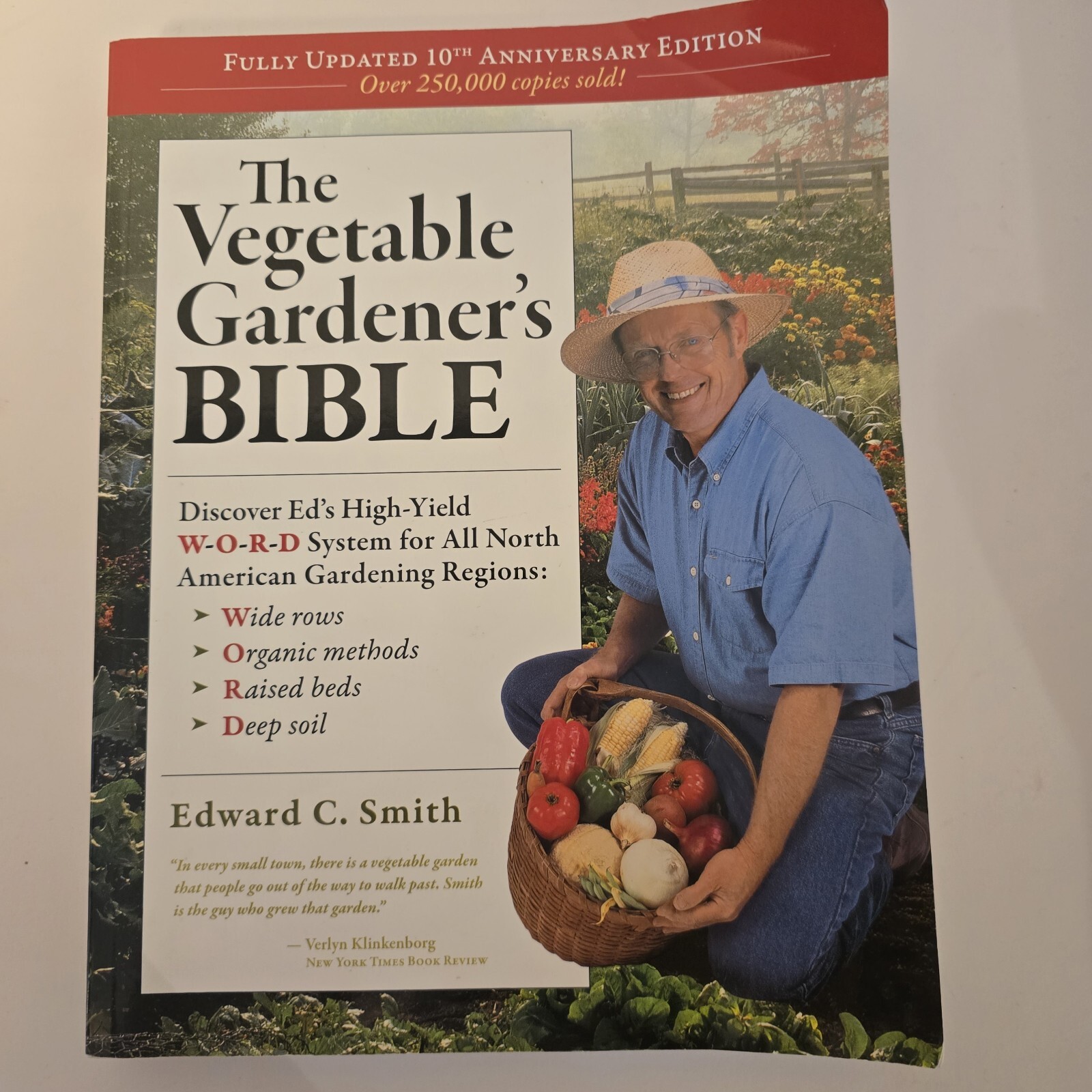 Book, The Vegetable Gardners Bible, Edward C. Smith 2009 352 Pages